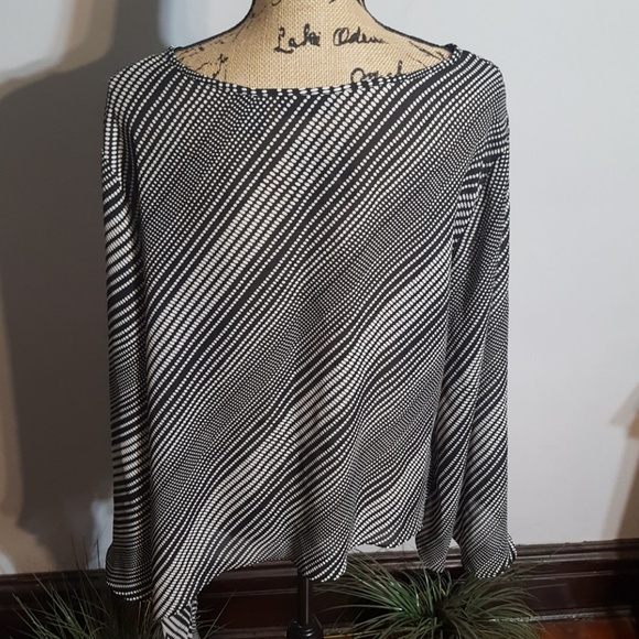 Apostrophe Top - Picture 2 of 5